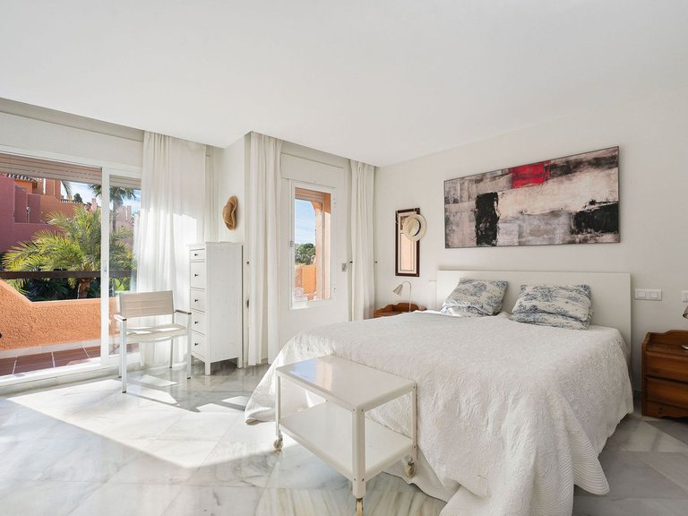 Villa for Sale in Nueva Andalucía, Malaga 16