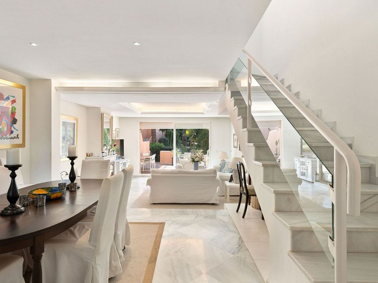 Villa for Sale in Nueva Andalucía, Malaga 2