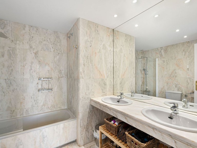 Villa for Sale in Nueva Andalucía, Malaga 22