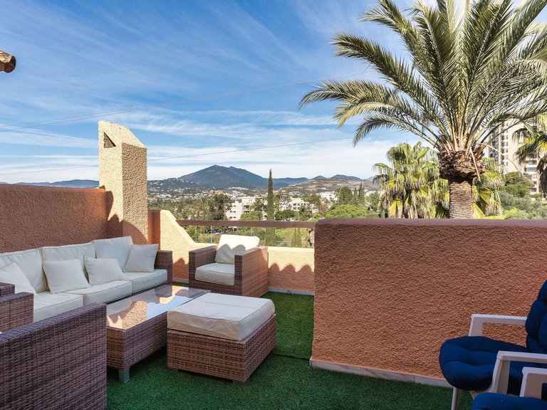 Villa for Sale in Nueva Andalucía, Malaga 25
