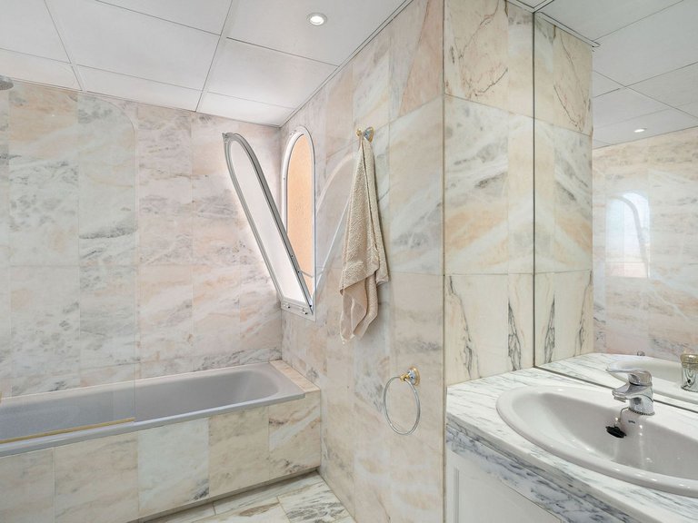 Villa for Sale in Nueva Andalucía, Malaga 26