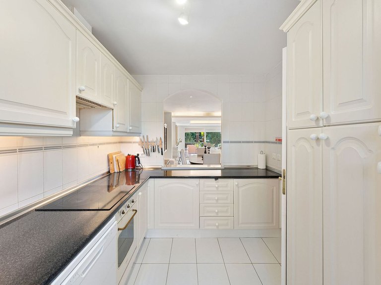 Villa for Sale in Nueva Andalucía, Malaga 3