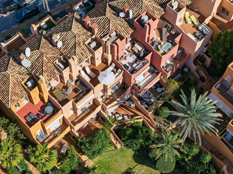 Villa for Sale in Nueva Andalucía, Malaga 35