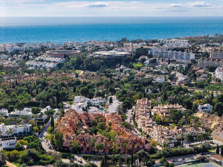 Villa for Sale in Nueva Andalucía, Malaga 36