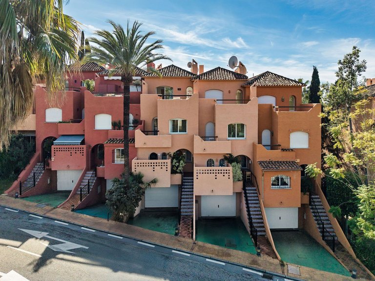 Villa for Sale in Nueva Andalucía, Malaga 38