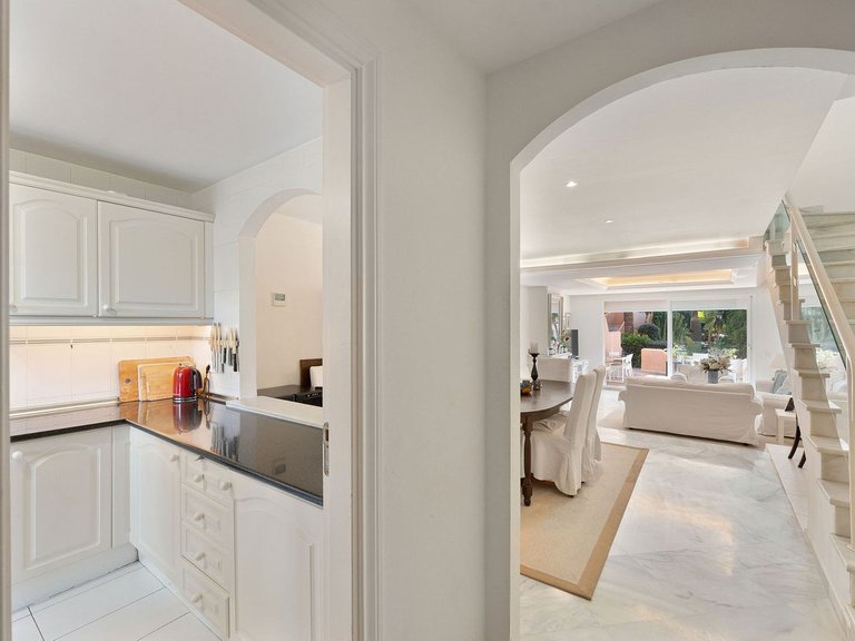 Villa for Sale in Nueva Andalucía, Malaga 4