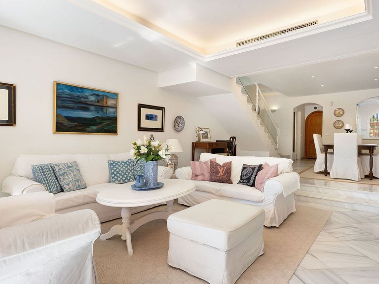 Villa for Sale in Nueva Andalucía, Malaga 7