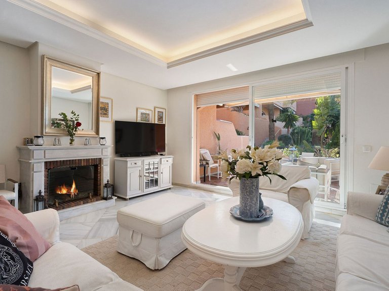 Villa for Sale in Nueva Andalucía, Malaga 8