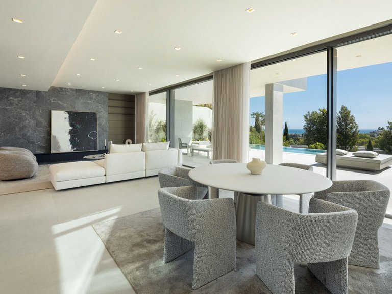 Villa for Sale in Los Flamingos, Malaga 11