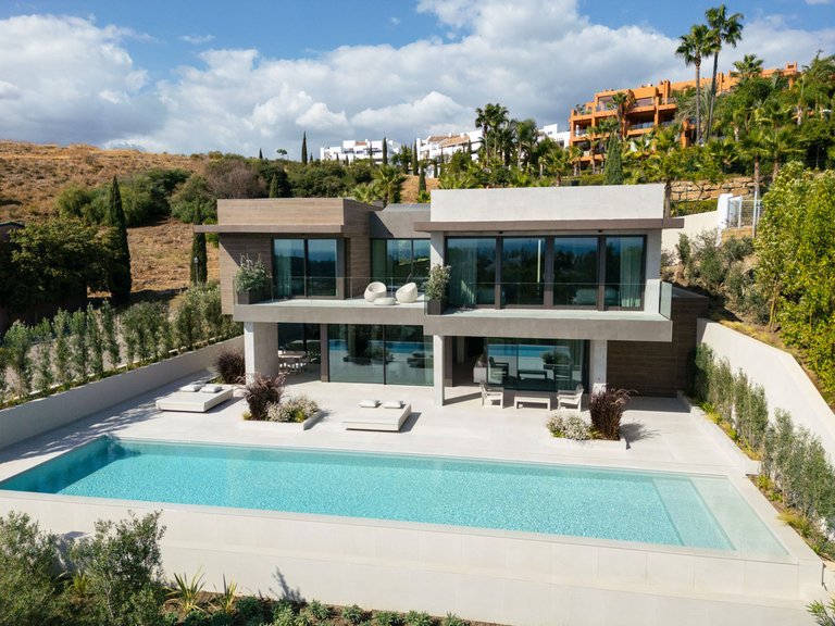 Villa for Sale in Los Flamingos, Malaga 33