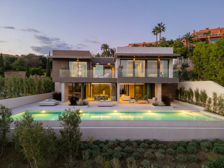 Villa for Sale in Los Flamingos, Malaga 38