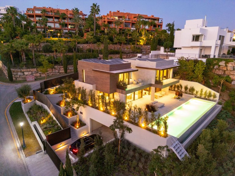 Villa for Sale in Los Flamingos, Malaga 39