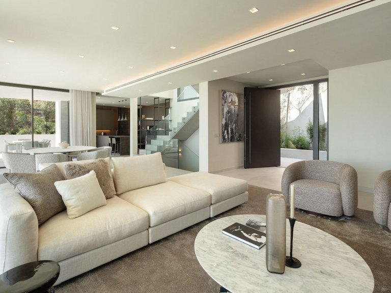 Villa for Sale in Los Flamingos, Malaga 9