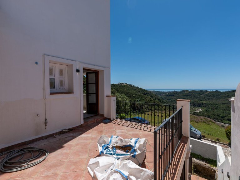 Villa for Sale in Benahavís, Malaga 11