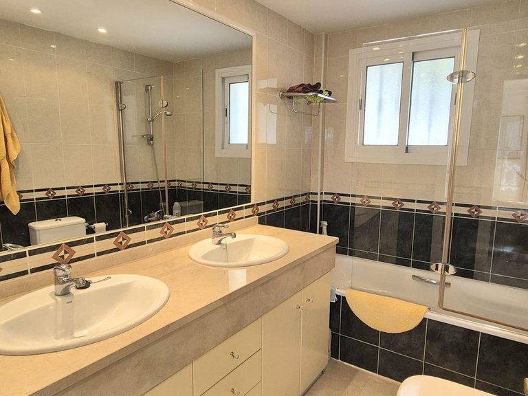 Villa for Sale in Alhaurin Golf, Malaga 17