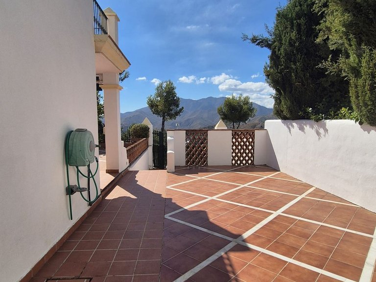 Villa for Sale in Alhaurin Golf, Malaga 26