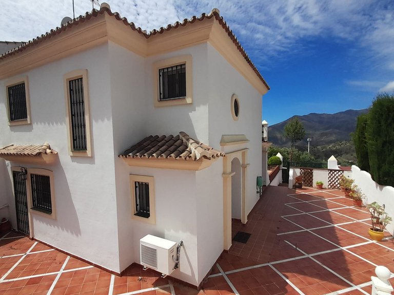 Villa for Sale in Alhaurin Golf, Malaga 3