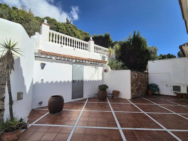 Villa for Sale in Alhaurin Golf, Malaga 31