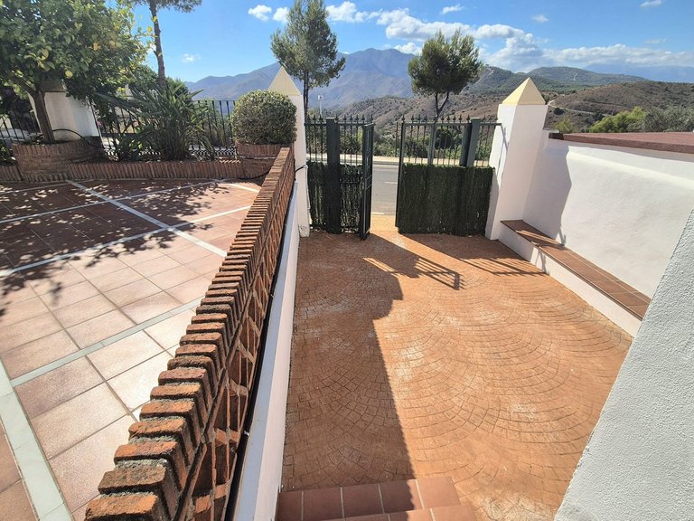Villa for Sale in Alhaurin Golf, Malaga 41