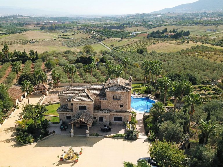 Villa for Sale in Alhaurín De La Torre, Malaga 1