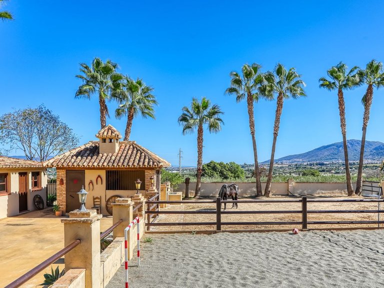 Villa for Sale in Alhaurín De La Torre, Malaga 46