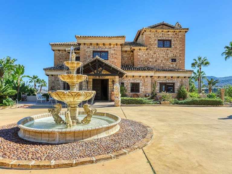 Villa for Sale in Alhaurín De La Torre, Malaga 55