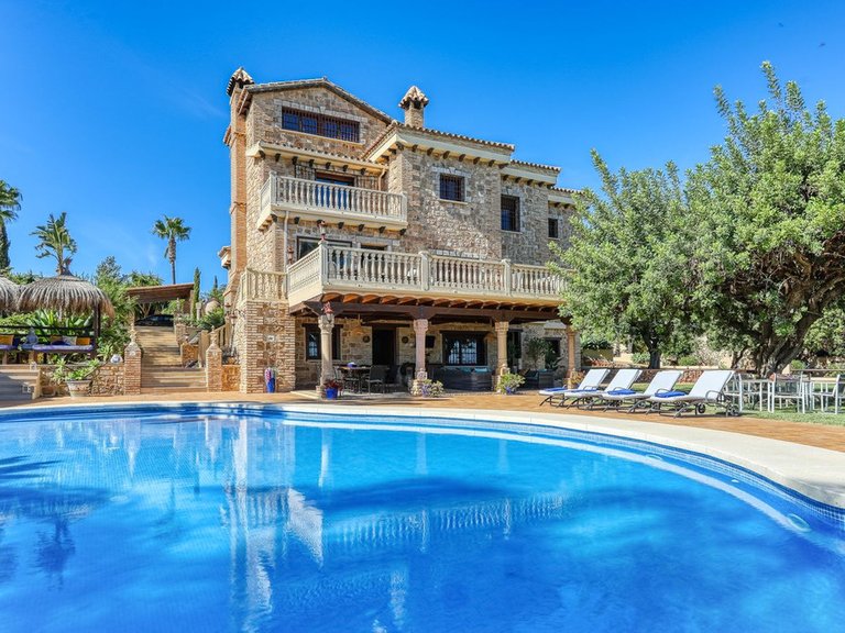 Villa for Sale in Alhaurín De La Torre, Malaga 56