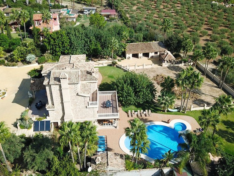 Villa for Sale in Alhaurín De La Torre, Malaga 58