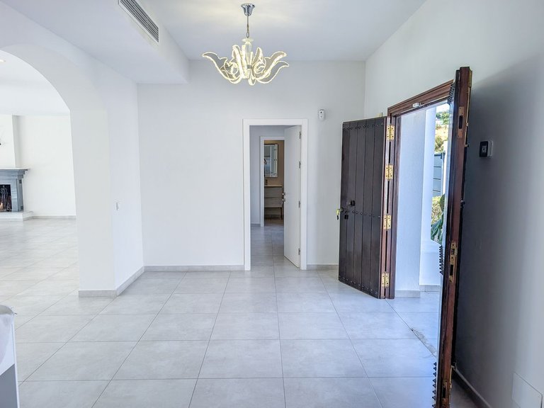 Villa for Sale in Nueva Andalucía, Malaga 19