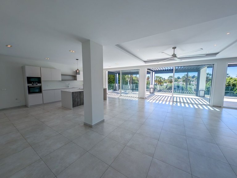 Villa for Sale in Nueva Andalucía, Malaga 23