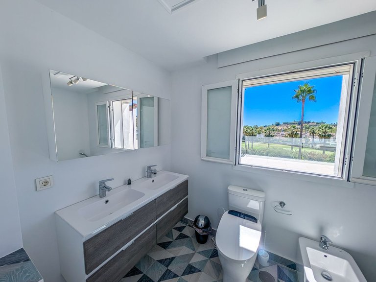 Villa for Sale in Nueva Andalucía, Malaga 36