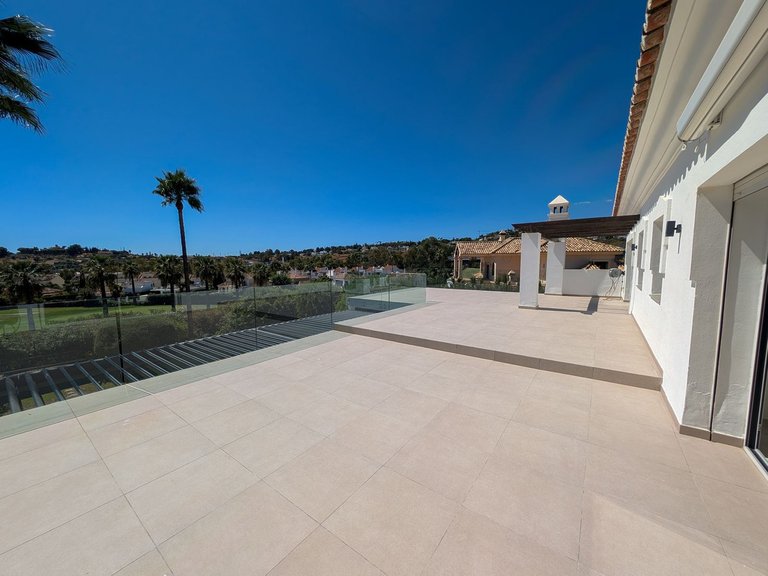 Villa for Sale in Nueva Andalucía, Malaga 40