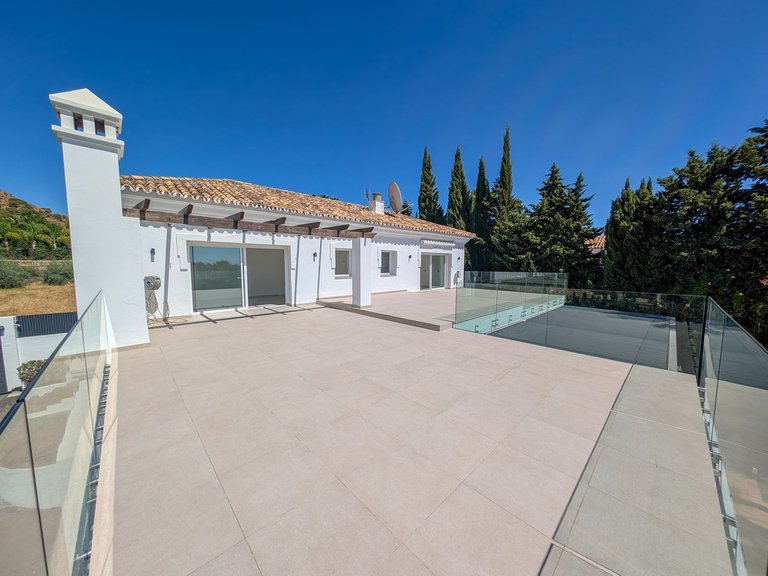 Villa for Sale in Nueva Andalucía, Malaga 43