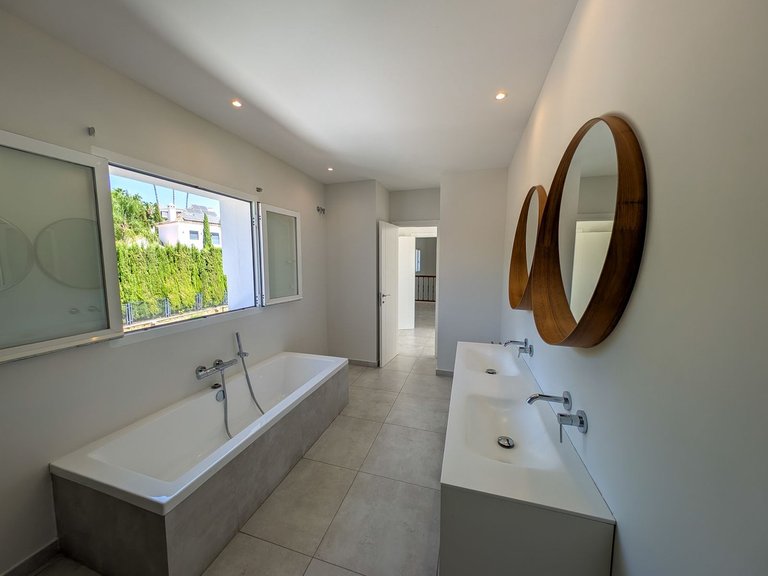 Villa for Sale in Nueva Andalucía, Malaga 48