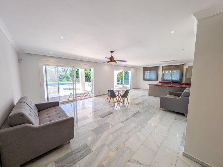 Villa for Sale in Nueva Andalucía, Malaga 5