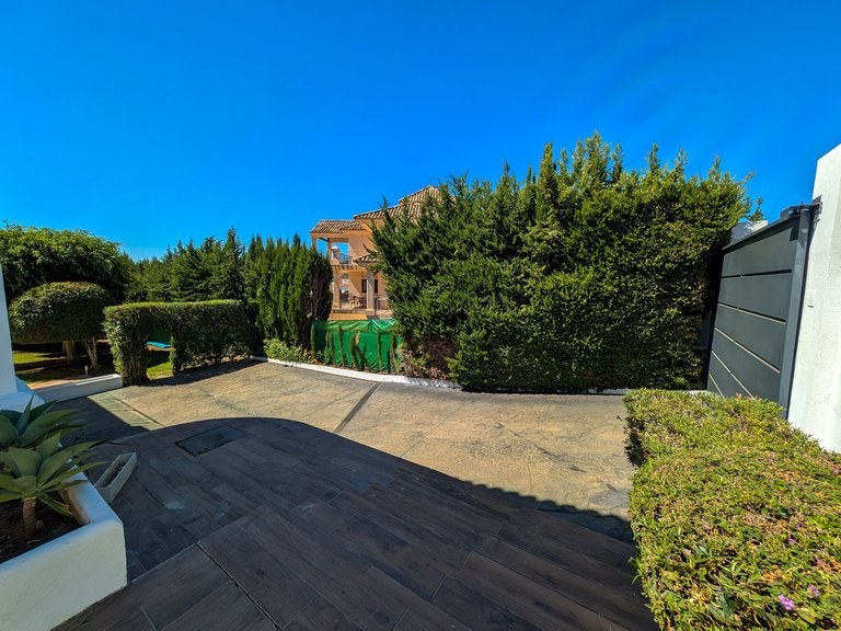Villa for Sale in Nueva Andalucía, Malaga 53