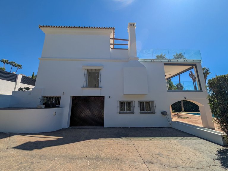 Villa for Sale in Nueva Andalucía, Malaga 56
