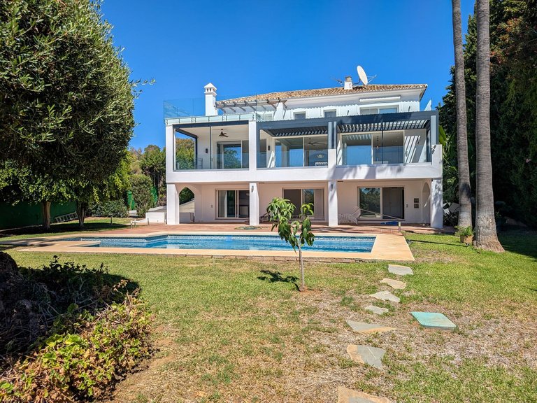 Villa for Sale in Nueva Andalucía, Malaga 57
