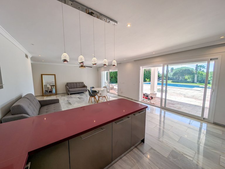 Villa for Sale in Nueva Andalucía, Malaga 8