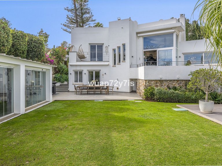 Villa for Sale in Guadalmina Alta, Malaga 21