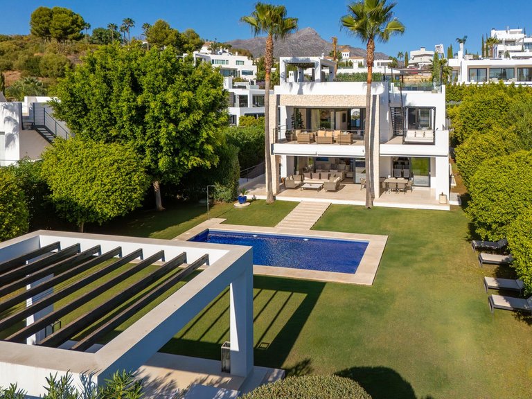 Villa for Sale in Nueva Andalucía, Malaga 2