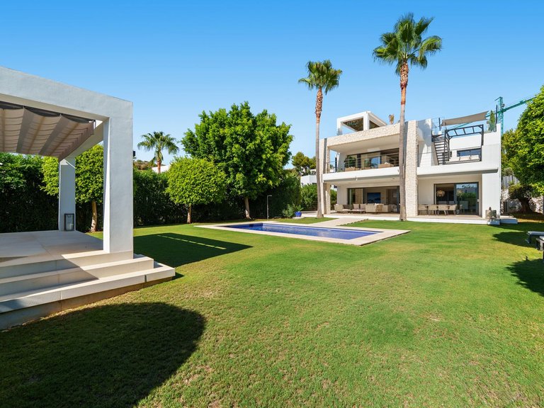 Villa for Sale in Nueva Andalucía, Malaga 29