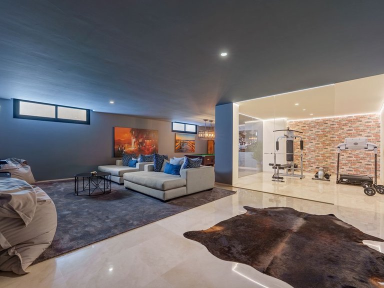 Villa for Sale in Nueva Andalucía, Malaga 3