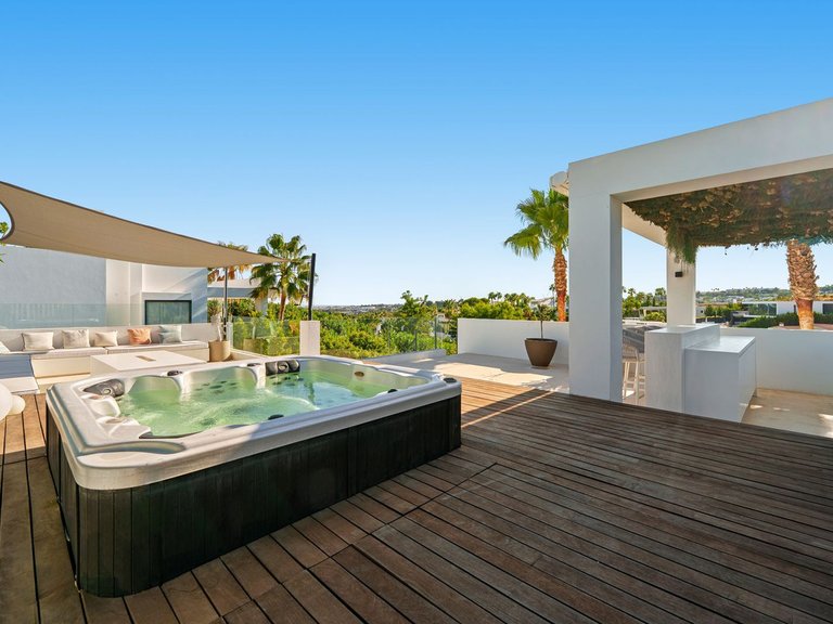 Villa for Sale in Nueva Andalucía, Malaga 31