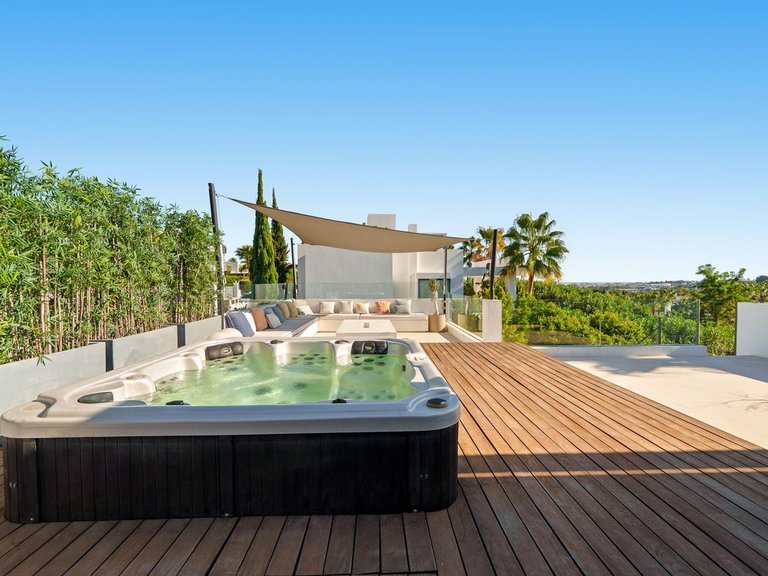 Villa for Sale in Nueva Andalucía, Malaga 32