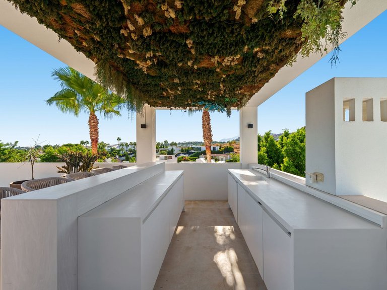 Villa for Sale in Nueva Andalucía, Malaga 39