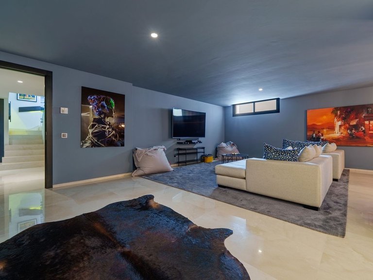 Villa for Sale in Nueva Andalucía, Malaga 4