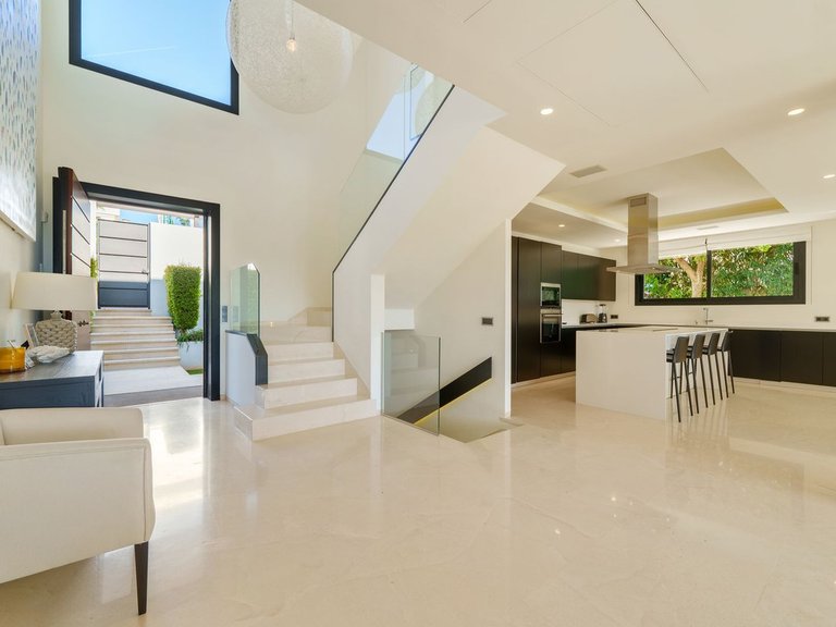 Villa for Sale in Nueva Andalucía, Malaga 41