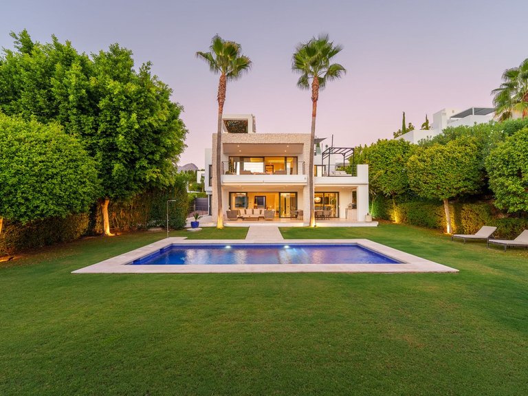 Villa for Sale in Nueva Andalucía, Malaga 44