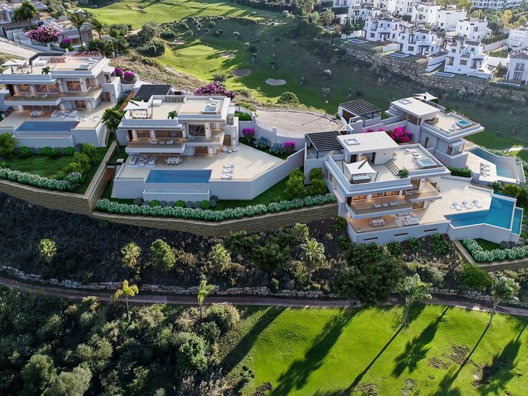 Villa for Sale in Estepona, Malaga 1